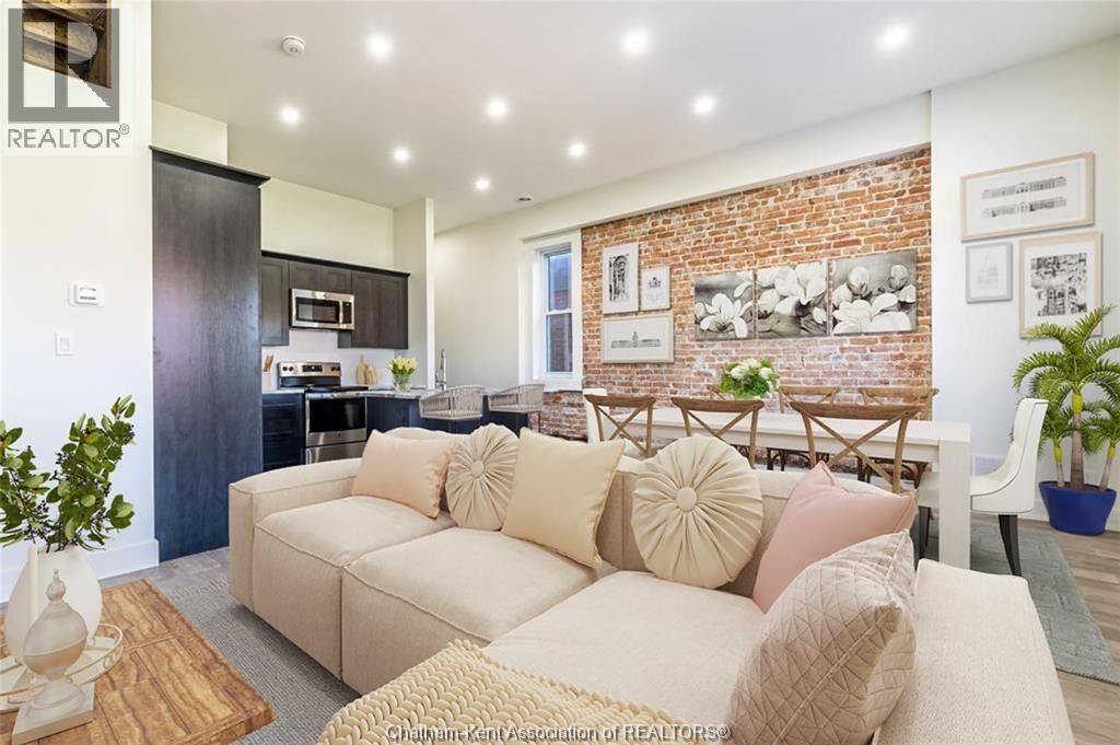 Property Photo:  71 King Street East 203  ON N7M 1C7 