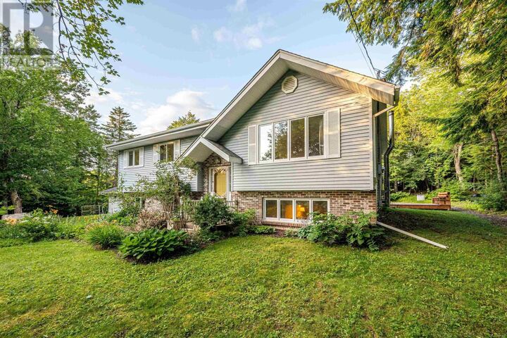 Property Photo:  10 Elmwood Court  NS B4E 3B1 