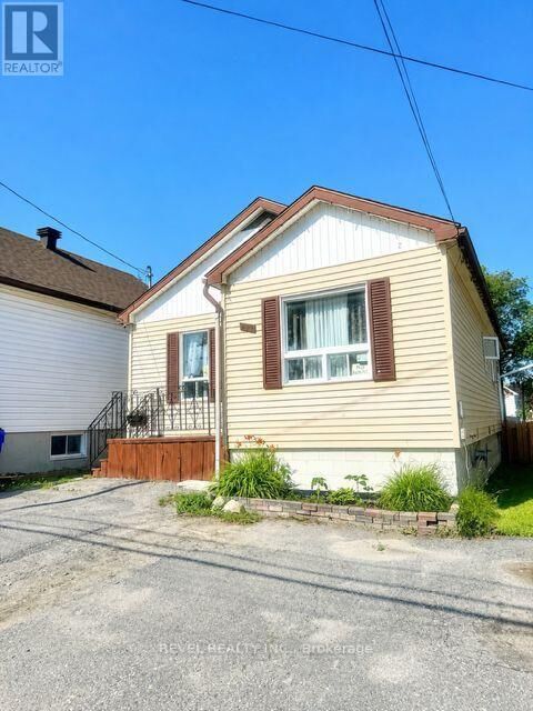 Property Photo: 393 Pine Street North ON P4N 6L6