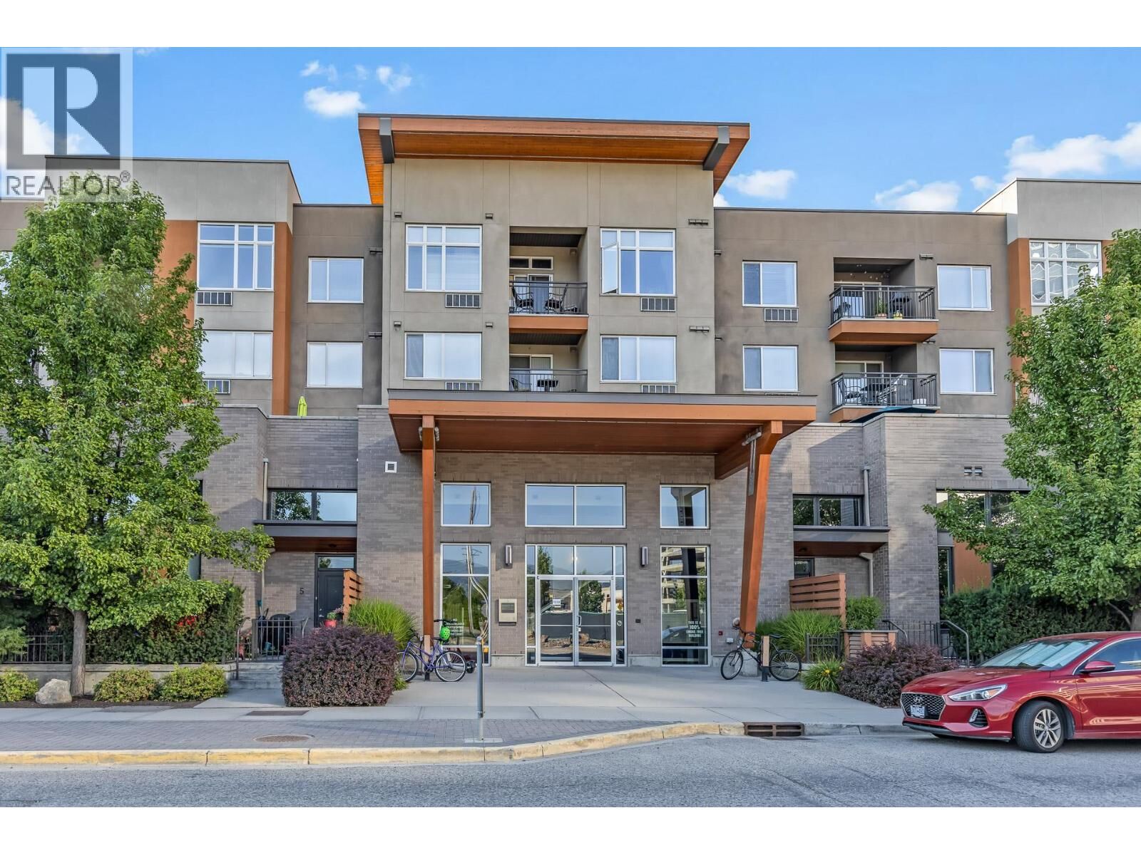 Property Photo: 1550 Dickson Avenue 222 BC V1Y 9Y8