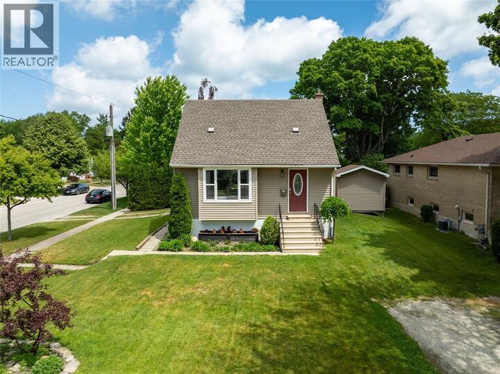 Property Photo:  702 Michigan Avenue  ON N7V 1G8 