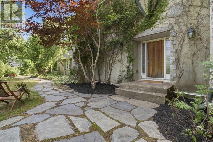 43 Karen Avenue — photo 1
