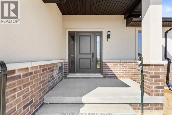 Property Photo:  597 Keil Trail North  ON N7L 0G8 