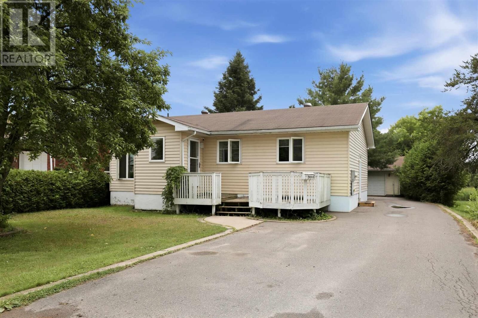 Property Photo:  59 Chippewa St  ON P6C 3A2 