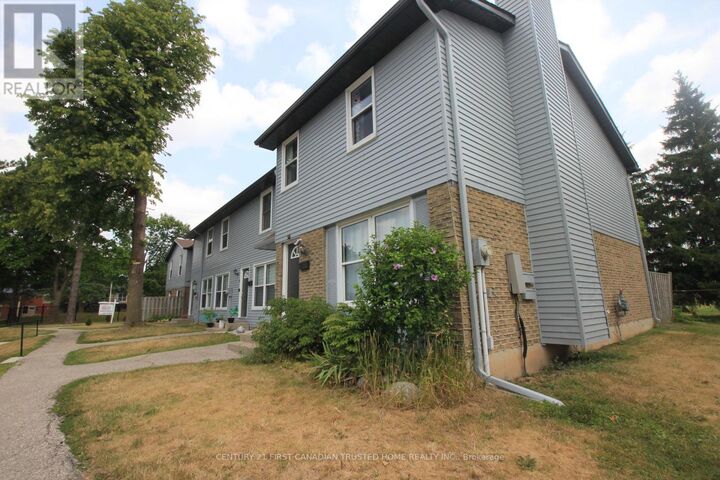 Property Photo: 70 Fiddlers Green Road 94 ON N6H 4R4
