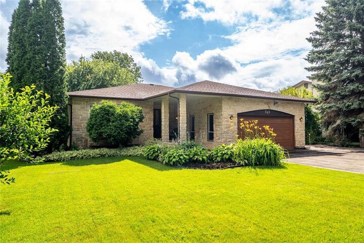 Property Photo:  898 Pritchard Farm Road  MB R2E 0E1 