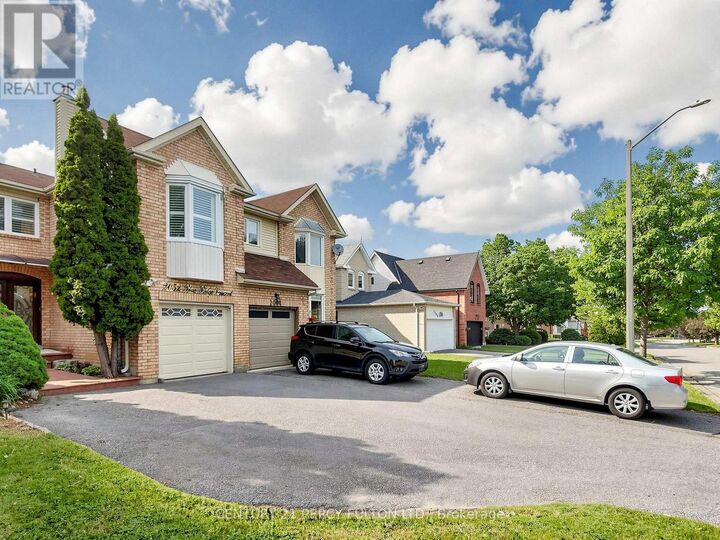 Property Photo: 2052 Blue Ridge Crescent ON L1X 2N5
