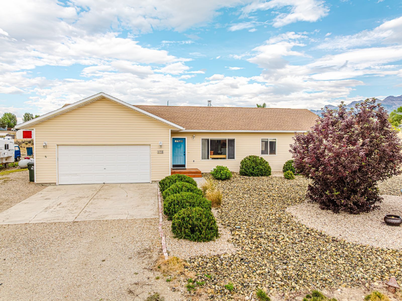 Property Photo: 876 White Oak Drive NV 89815