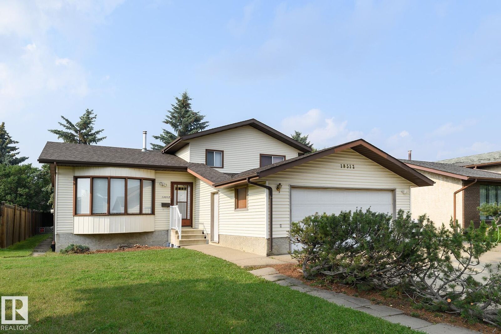 Property Photo:  18512 98 Avenue NW  AB T5T 3J5 
