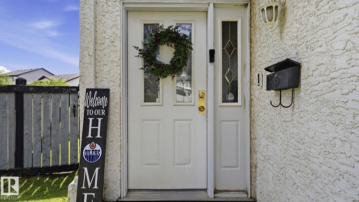 Property Photo:  4105 36A Avenue NW  AB T6L 7B1 