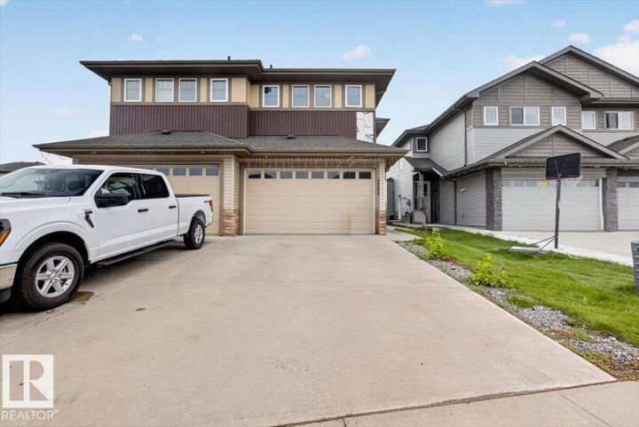 Property Photo:  2005 15 Avenue NW  AB T6T 2B6 