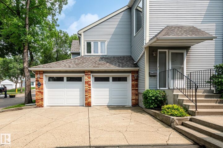 Property Photo:  33 Whiteoaks Estates  AB T8N 3M2 