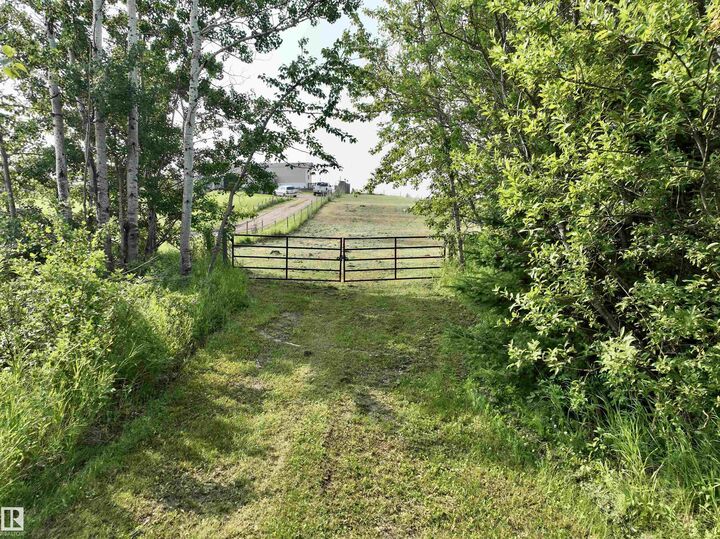 Property Photo:  320 & 321 57201 Rng Rd 102  AB T0A 2G0 