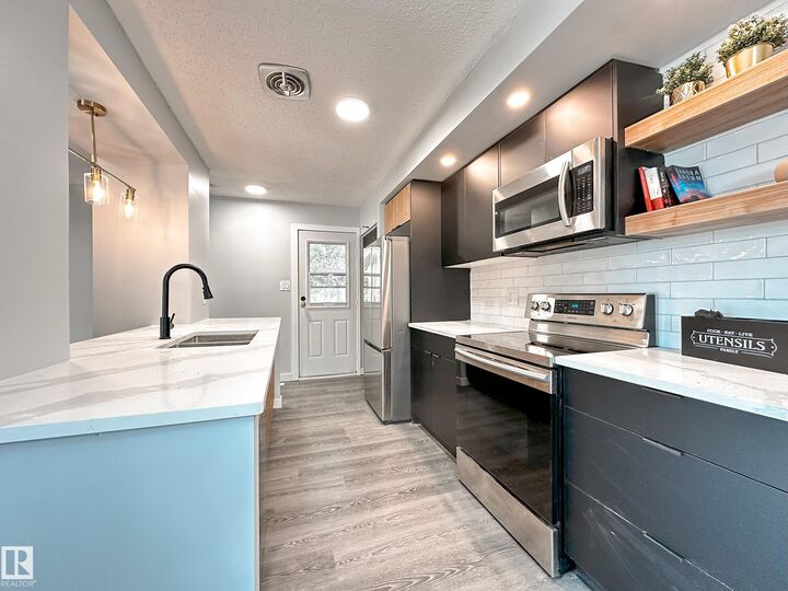 Property Photo:  862 Erin Place NW  AB T5T 1M6 