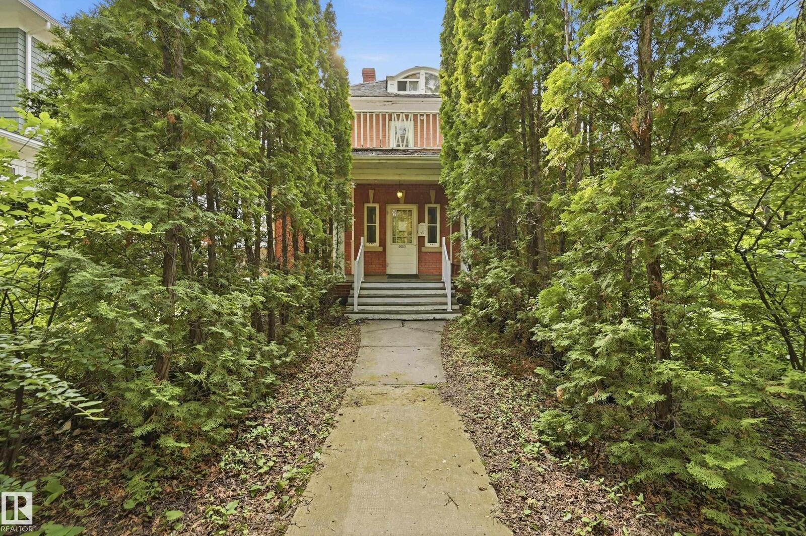 Property Photo:  8520 104 Street NW  AB T6E 4G4 