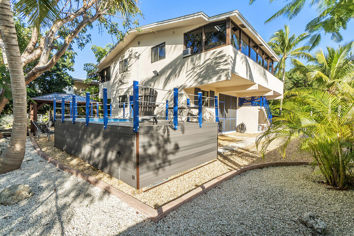 Property Photo: 19 Garden Cove Drive FL 33037