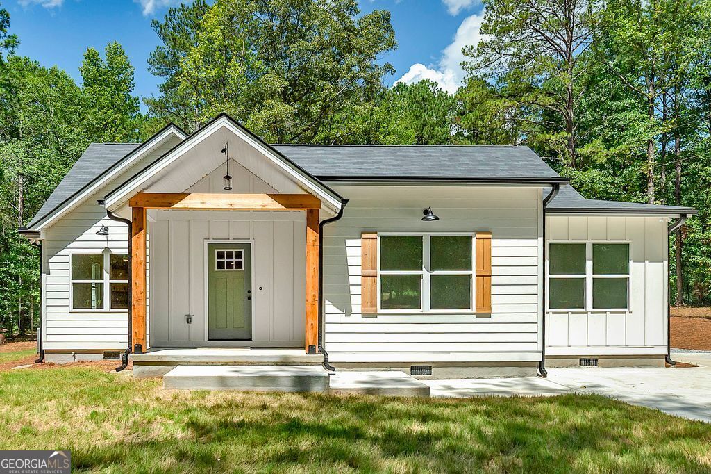 Property Photo: 548 Barnesville Road GA 30224