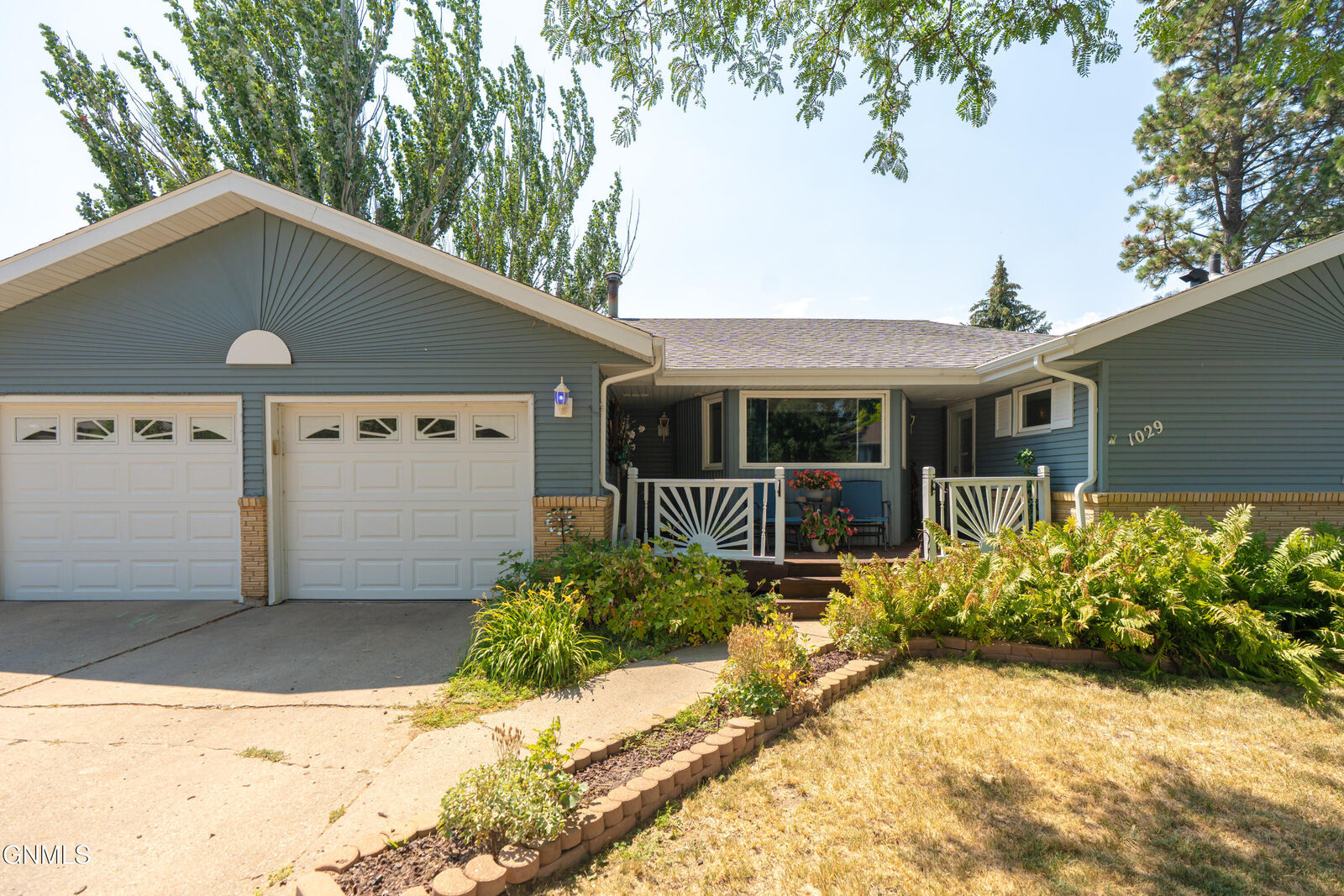 Property Photo:  1029 W Ave B W  ND 58501 
