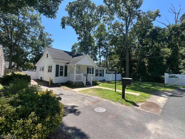 Property Photo: 22 Locust Ct NJ 08723