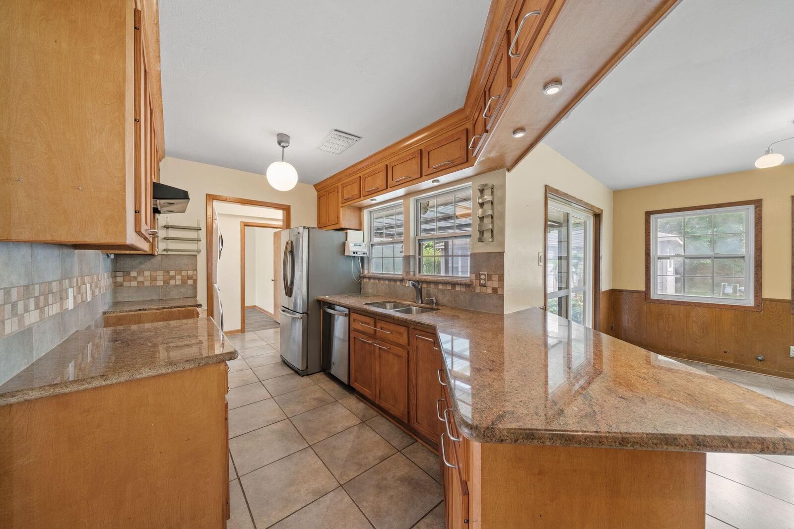Property Photo: 2707 Droxford Drive TX 77008