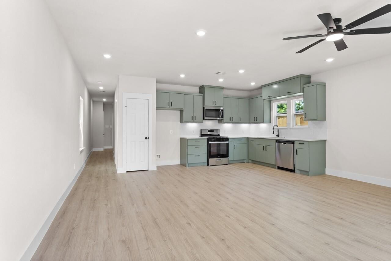 Property Photo: 1101 Wooding Street TX 77011