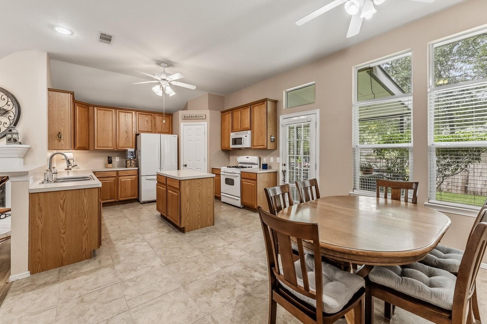 Property Photo: 273 Sunset Path S TX 77316