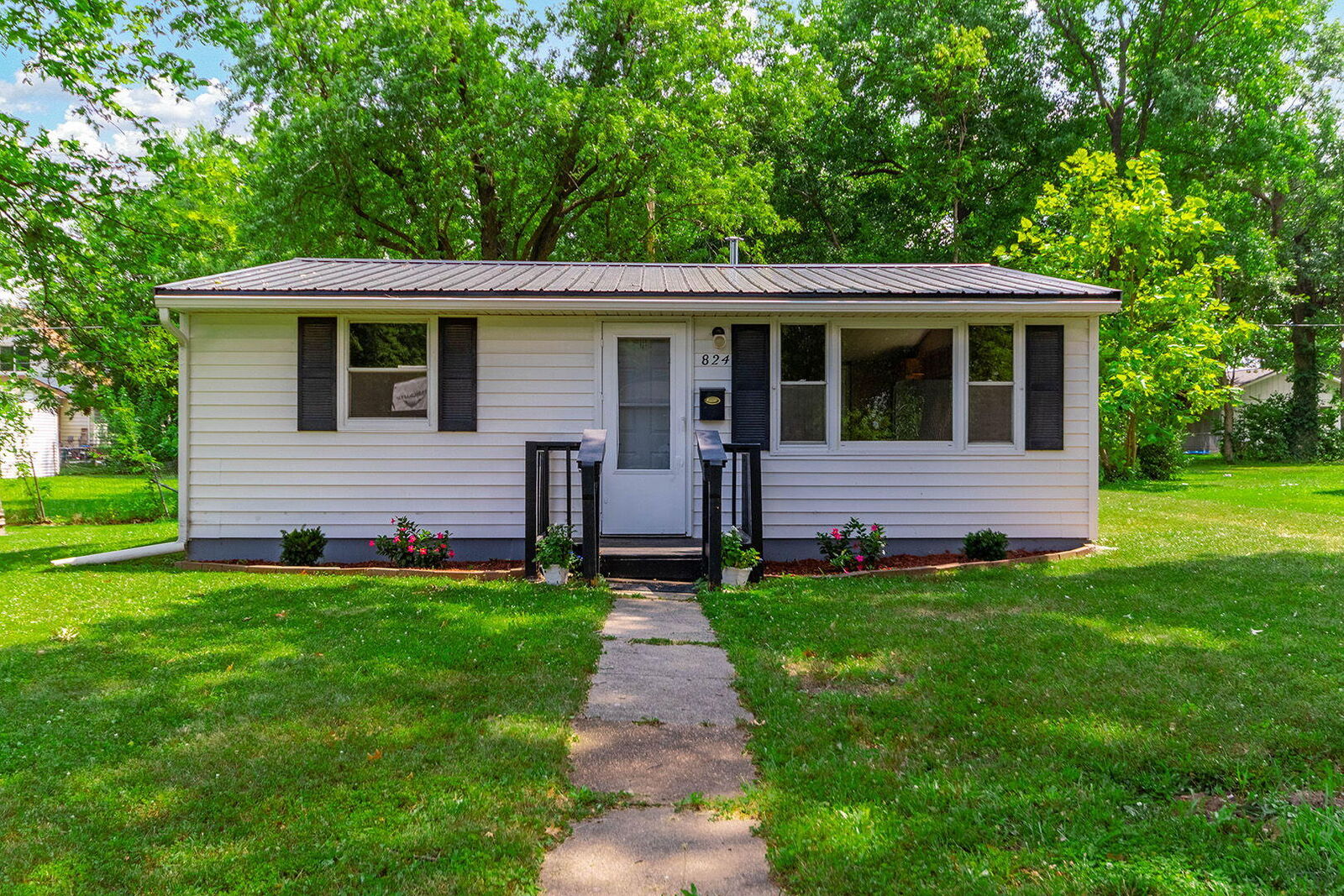 Property Photo:  824 Webster Street  MO 65265 