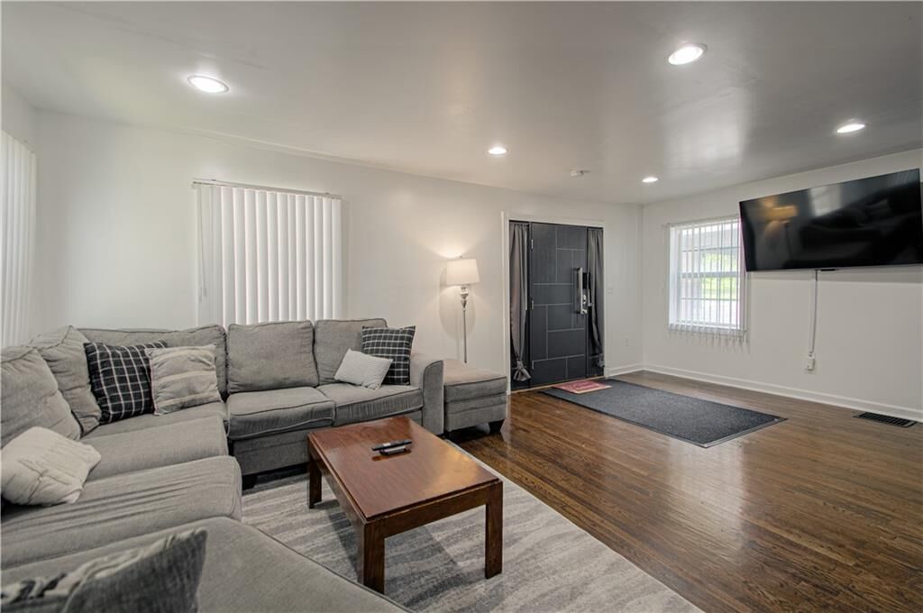 Property Photo: 4910 Paseo Boulevard MO 64110