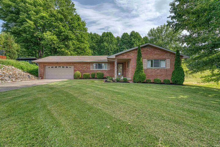 Property Photo: 626 E Jennings Street IN 47630