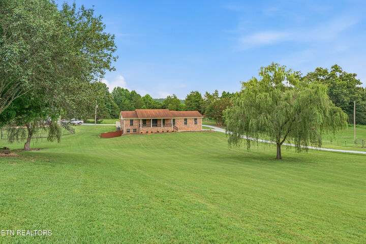 Property Photo: 394 Pattie Gap Rd TN 37846