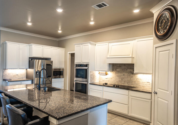 Property Photo:  2704 Viola Avenue  TX 79407 