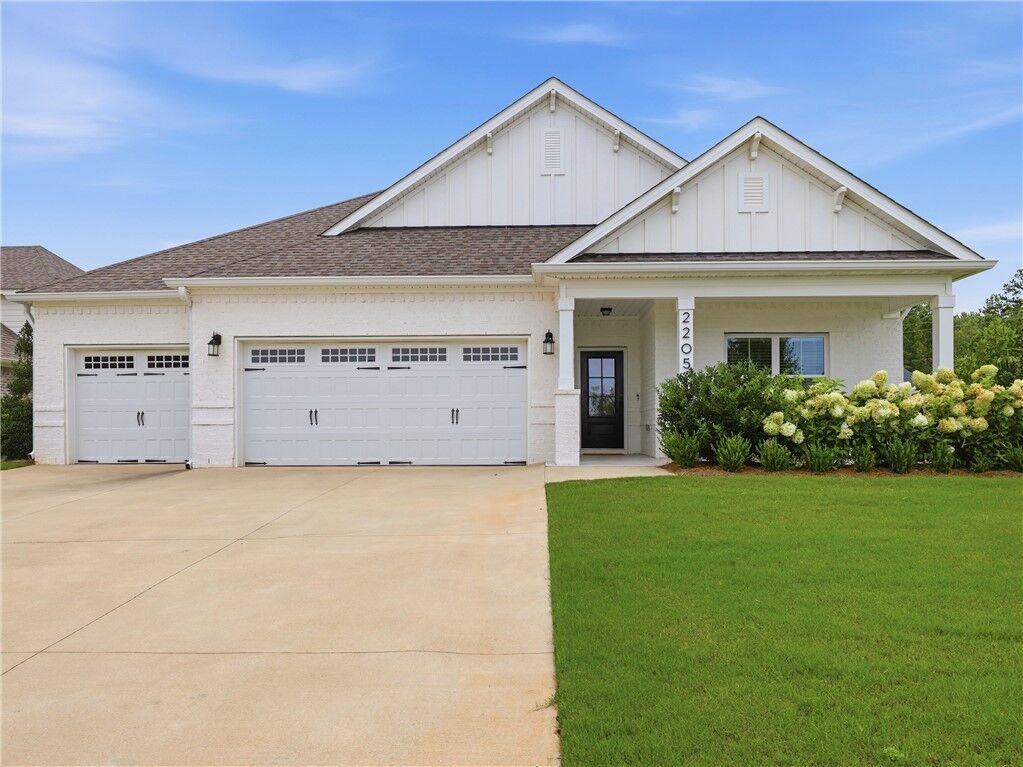 Property Photo:  2205 Beckwith Lane  AL 36081 