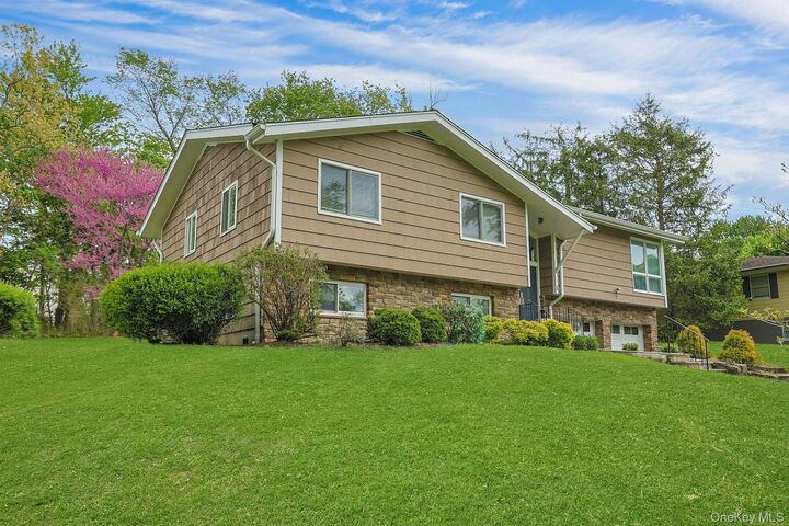 Property Photo:  7 Lorenz Drive  NY 10595 