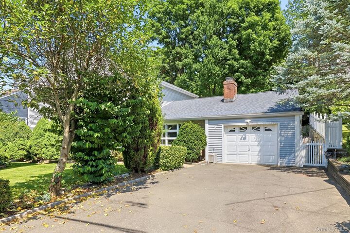 Property Photo:  75 Glen Forest Street  NY 10594 