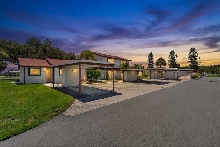 Property Photo: 166 Circlewood Drive 101 FL 34293