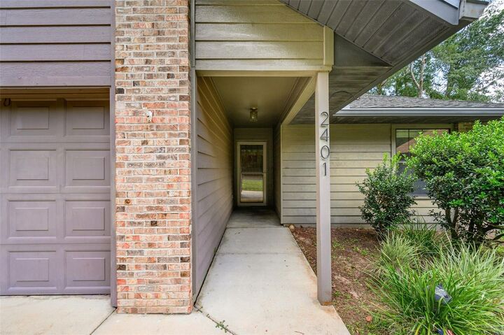 Property Photo: 2401 NW 69th Terrace FL 32606