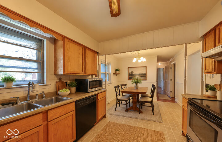 Property Photo:  