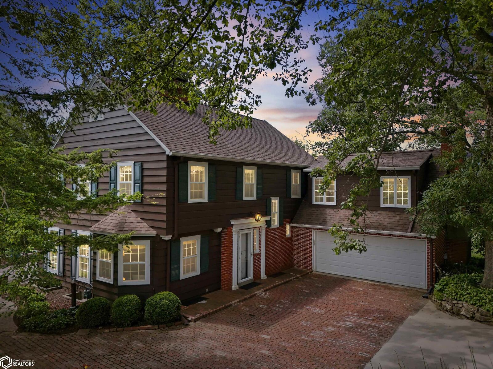 Property Photo: 1743 Country Club Lane IA 50158
