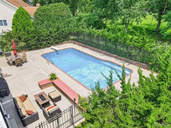 Property Photo:  2024 Meadowbrook Way Drive  MO 63017 