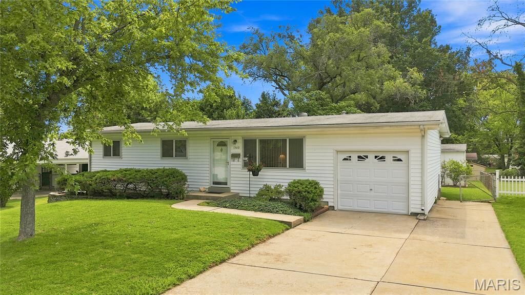 Property Photo: 1560 Starling Drive MO 63031