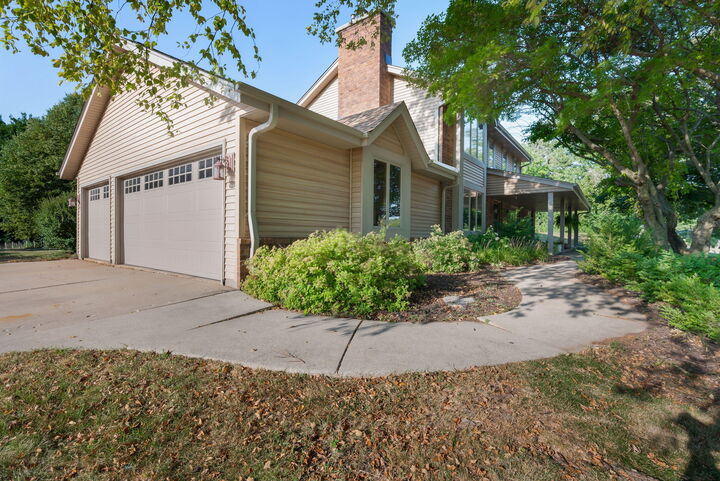 Property Photo:  S67w23715 Fernwood Ct  WI 53189 