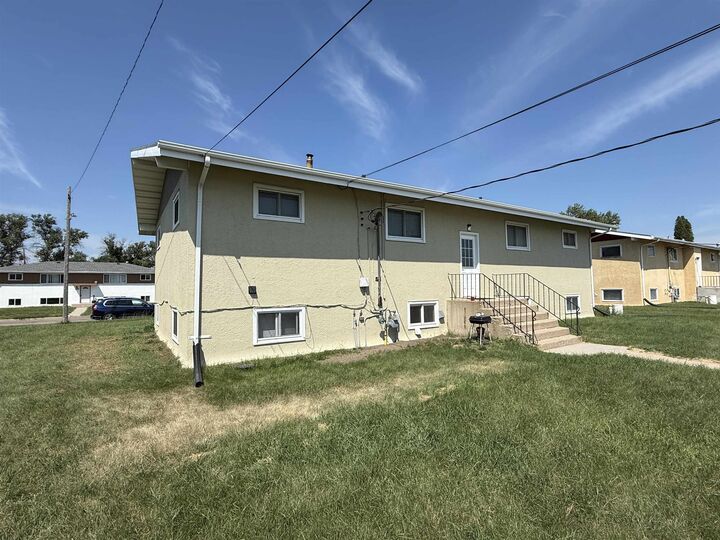 Property Photo:  2026 NW 4th St NW  ND 58703 