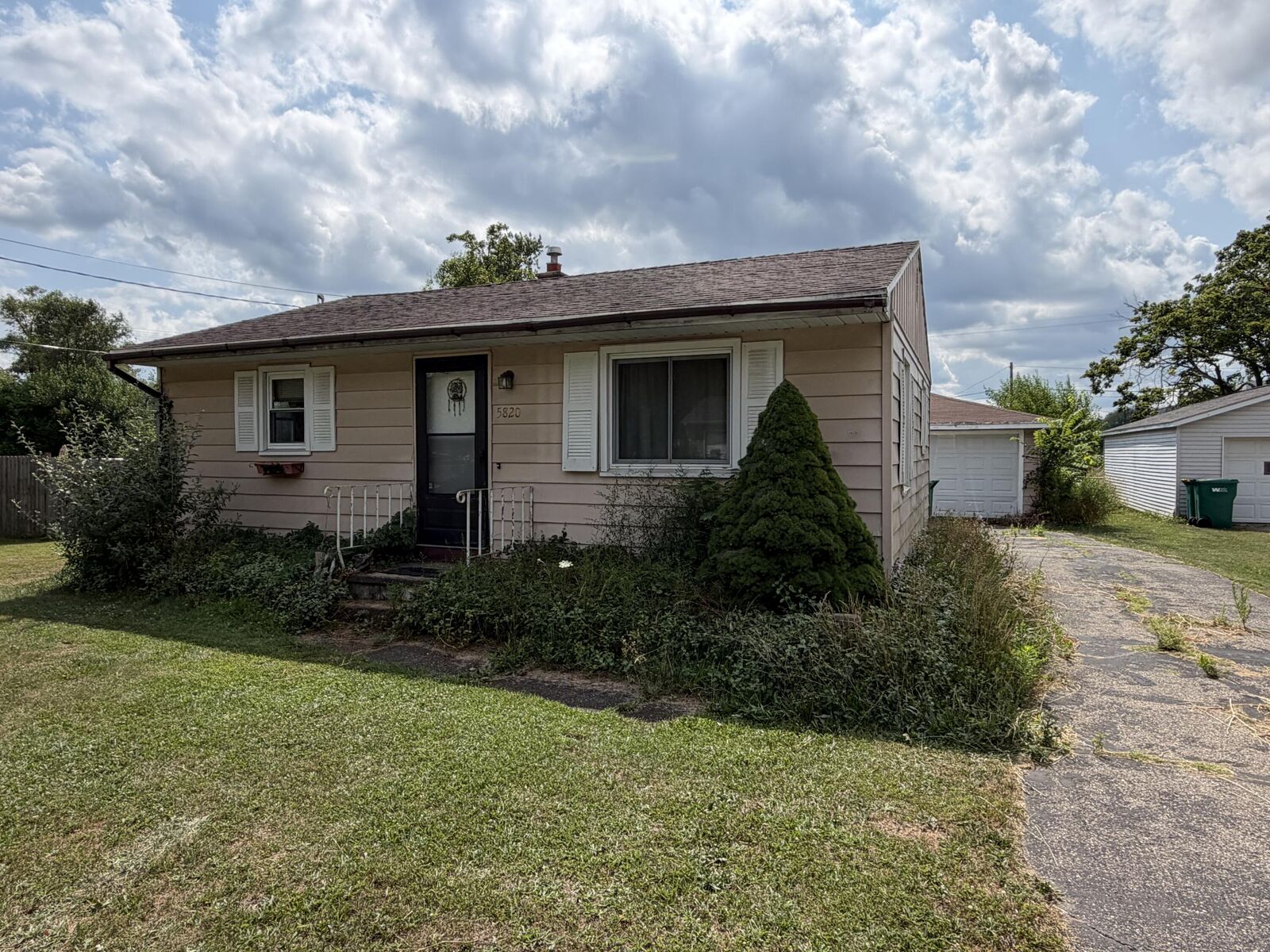 Property Photo:  5820 Utah Avenue  MI 49024 