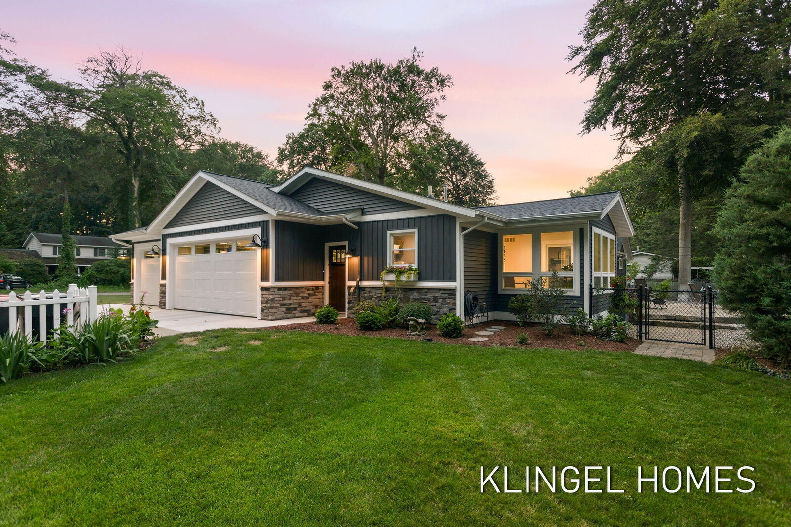 Property Photo: 1371 Edgewood Drive MI 49424