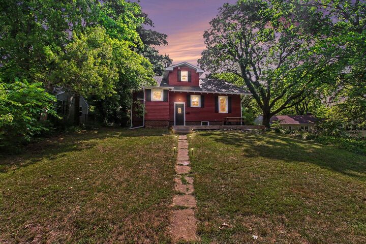Property Photo:  1217 Pinehurst Boulevard  MI 49006 