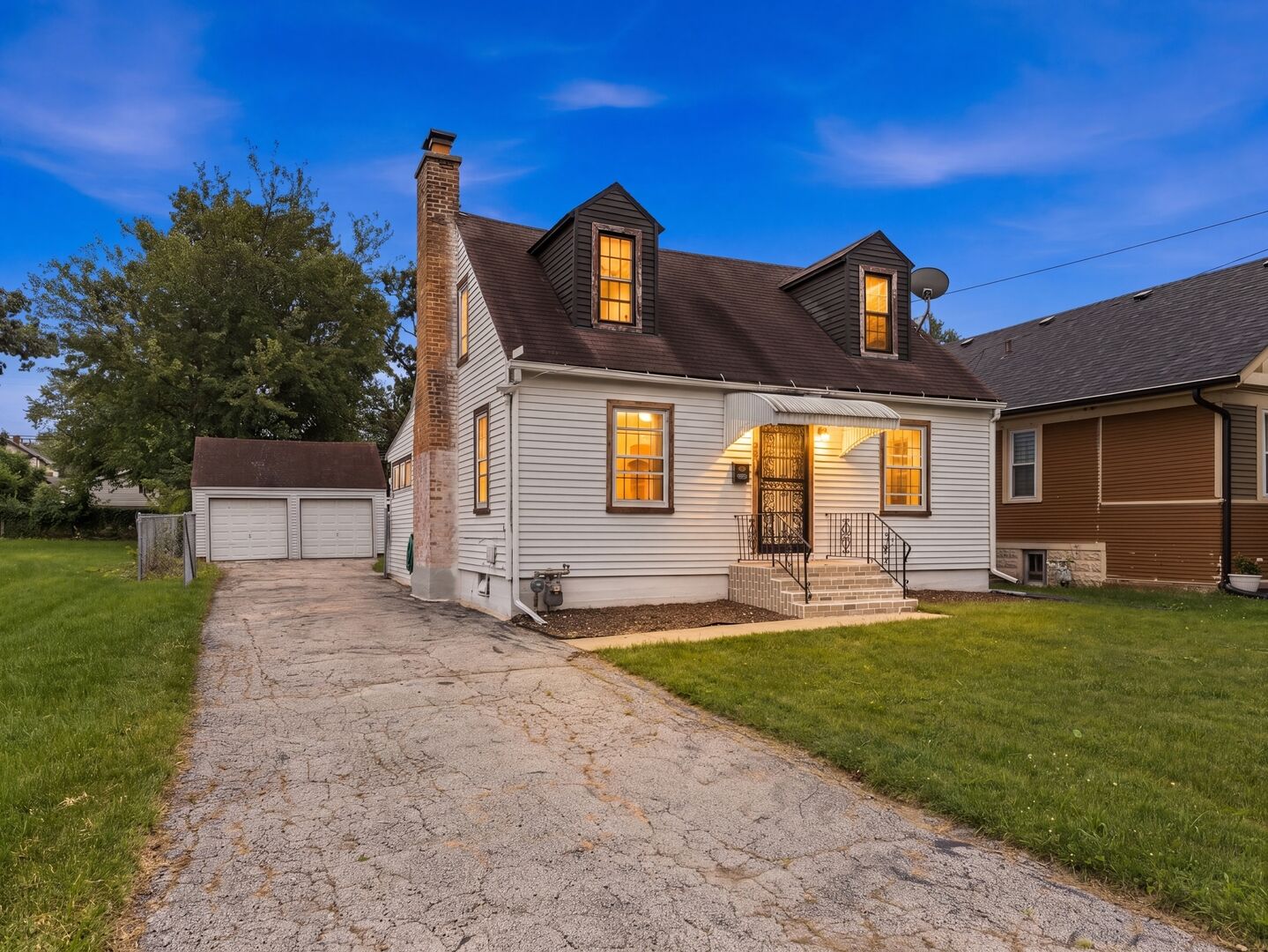 Property Photo: 1029 Front Street IL 60505