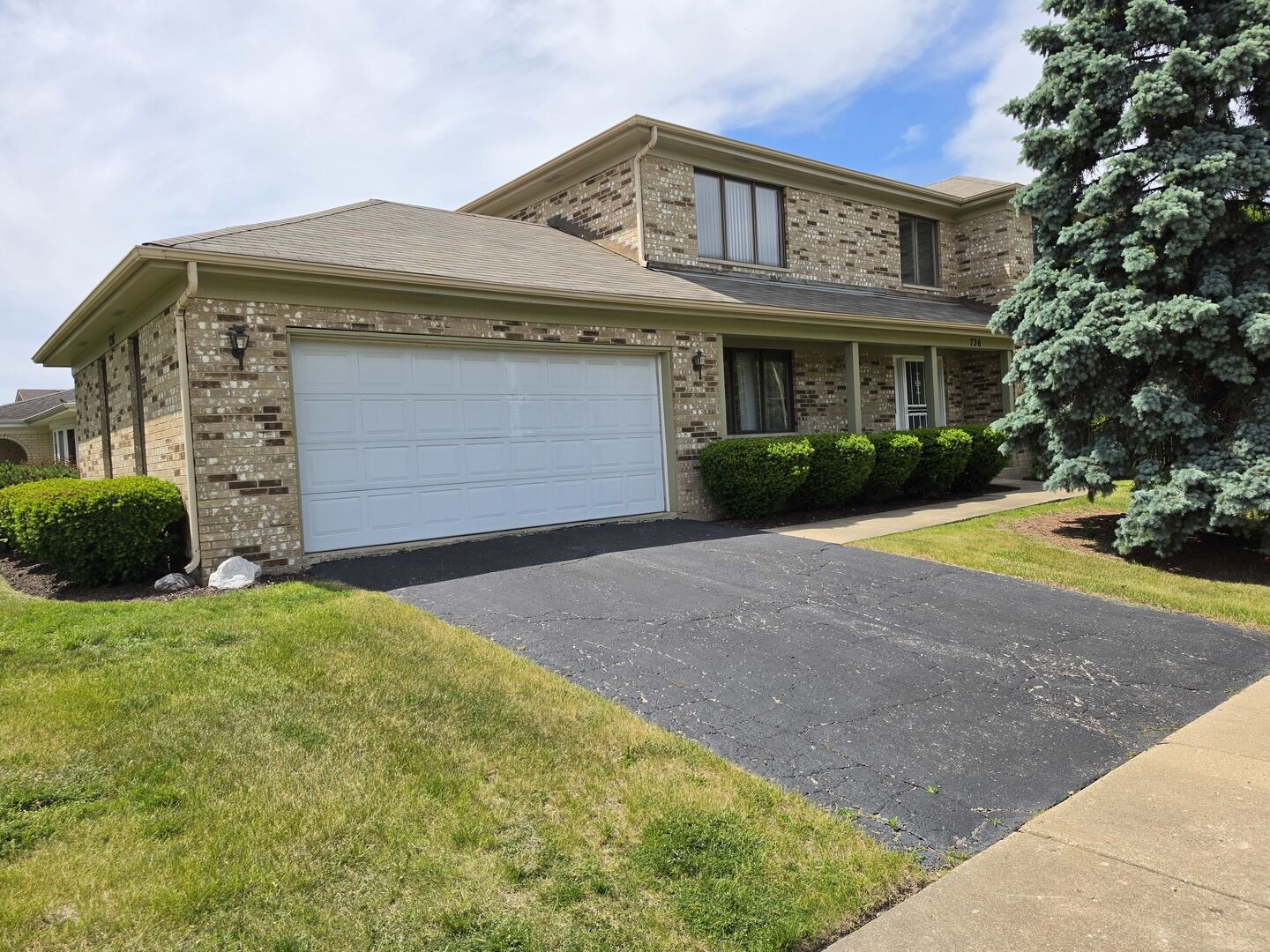 Property Photo: 736 Yorkshire Lane IL 60016