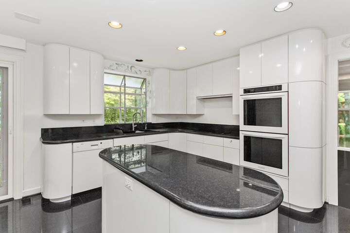 Property Photo: 22 Regent Wood Road IL 60093