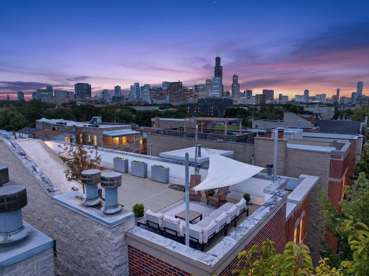 Property Photo:  1320 W Grenshaw Street 2  IL 60607 