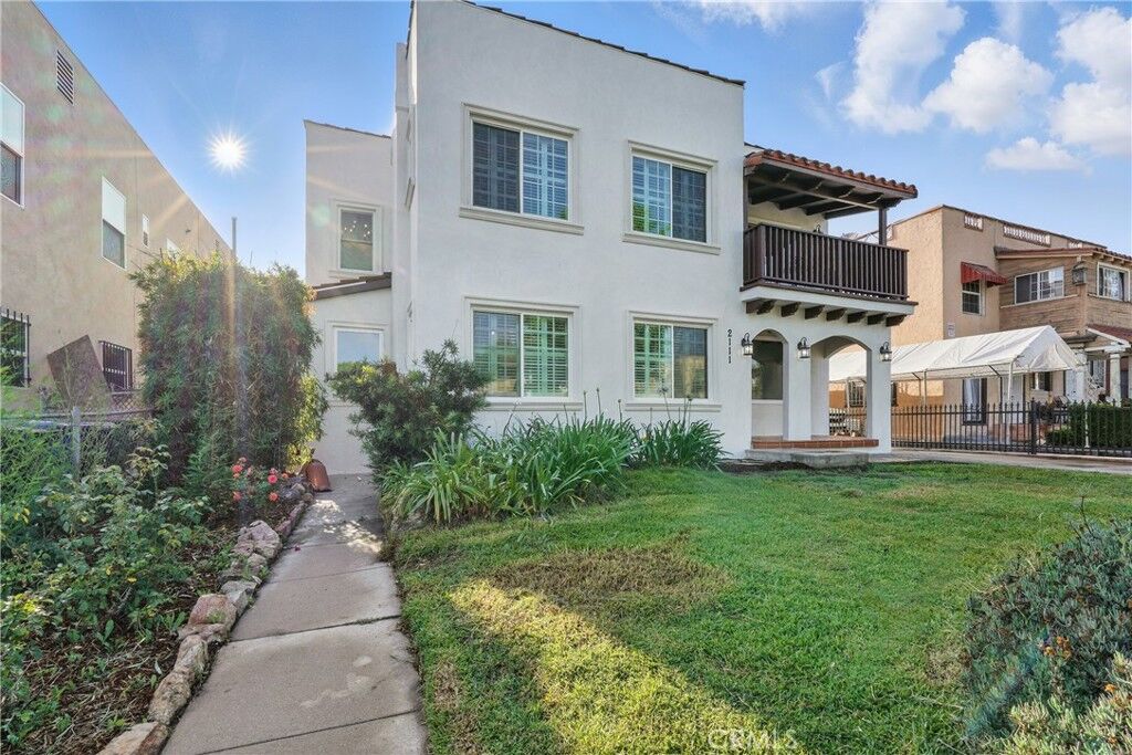 Property Photo:  2111 S Bronson  CA 90018 